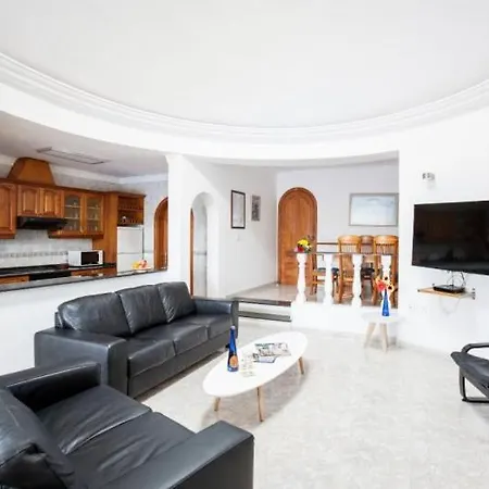 In Puerto Del Carmen Sleeps 6 With Pool Villa Puerto del Carmen